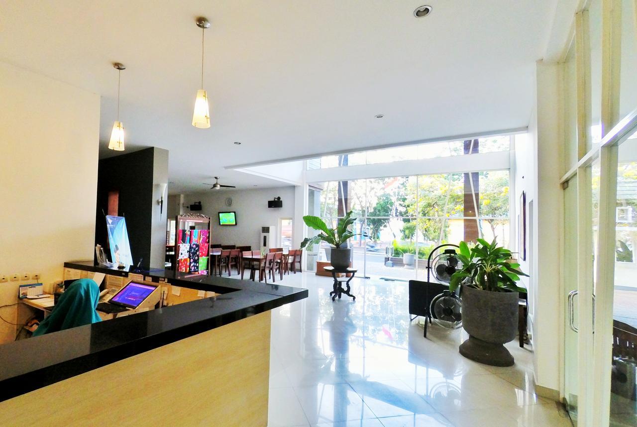 Hotel Transit Pasuruan Exterior photo